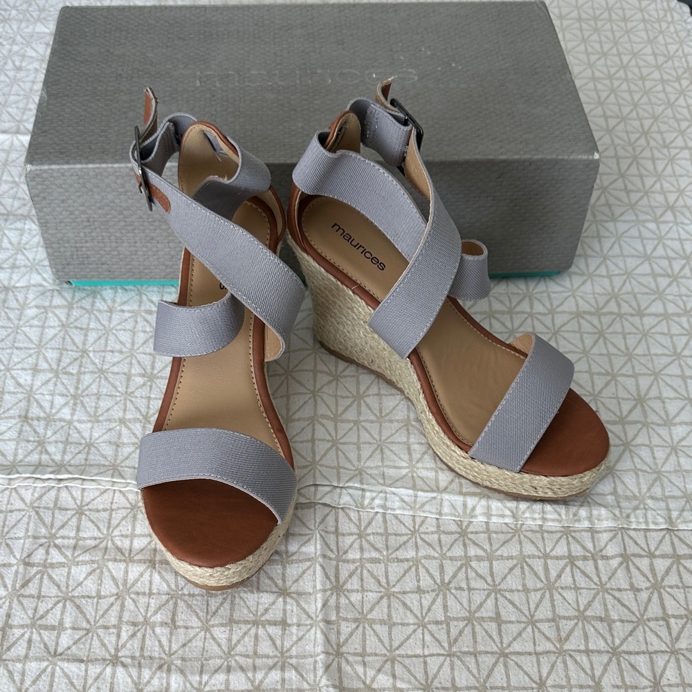 NIB Maurices Light Gray Wedge Sandals